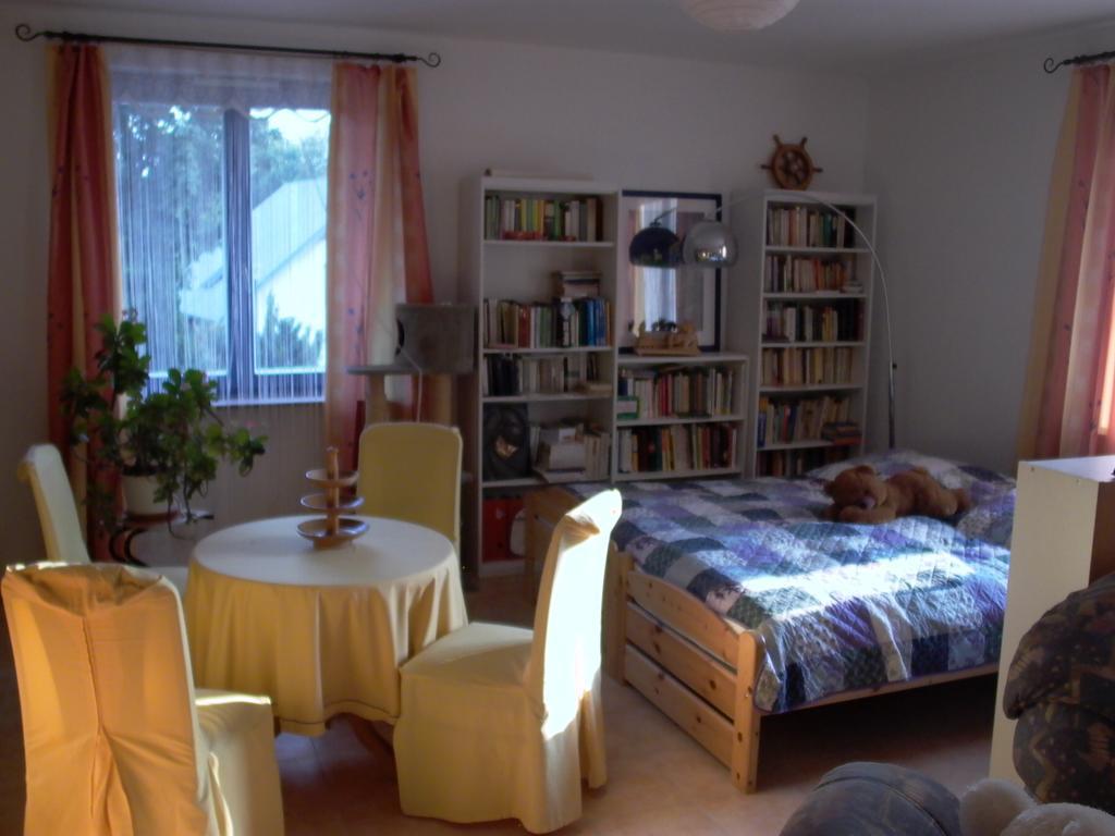 Gästezimmer Ferienwohnung VILLA ALEXA auch mit Wallbox Woltersdorf  Zimmer foto