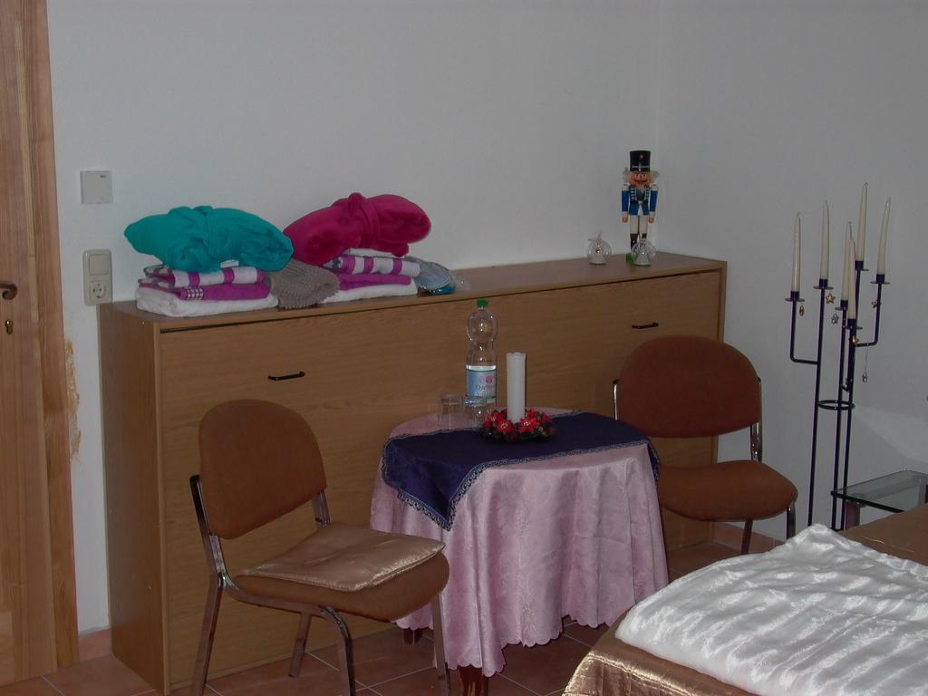 Gästezimmer Ferienwohnung VILLA ALEXA auch mit Wallbox Woltersdorf  Zimmer foto