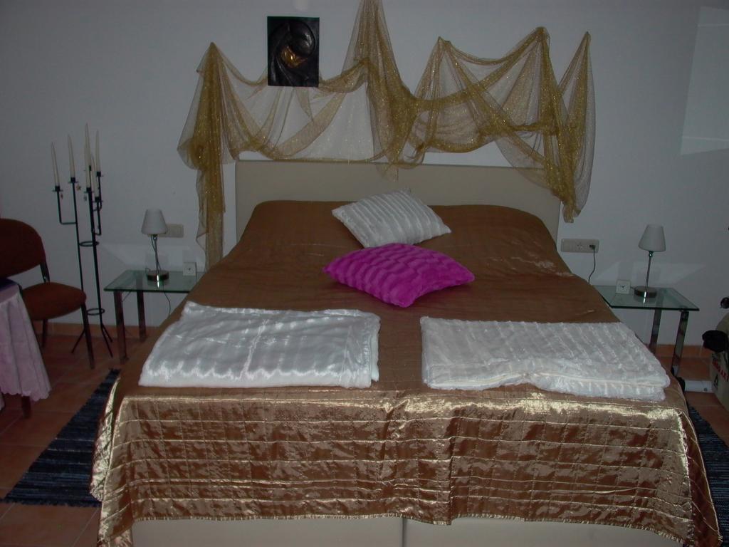 Gästezimmer Ferienwohnung VILLA ALEXA auch mit Wallbox Woltersdorf  Zimmer foto