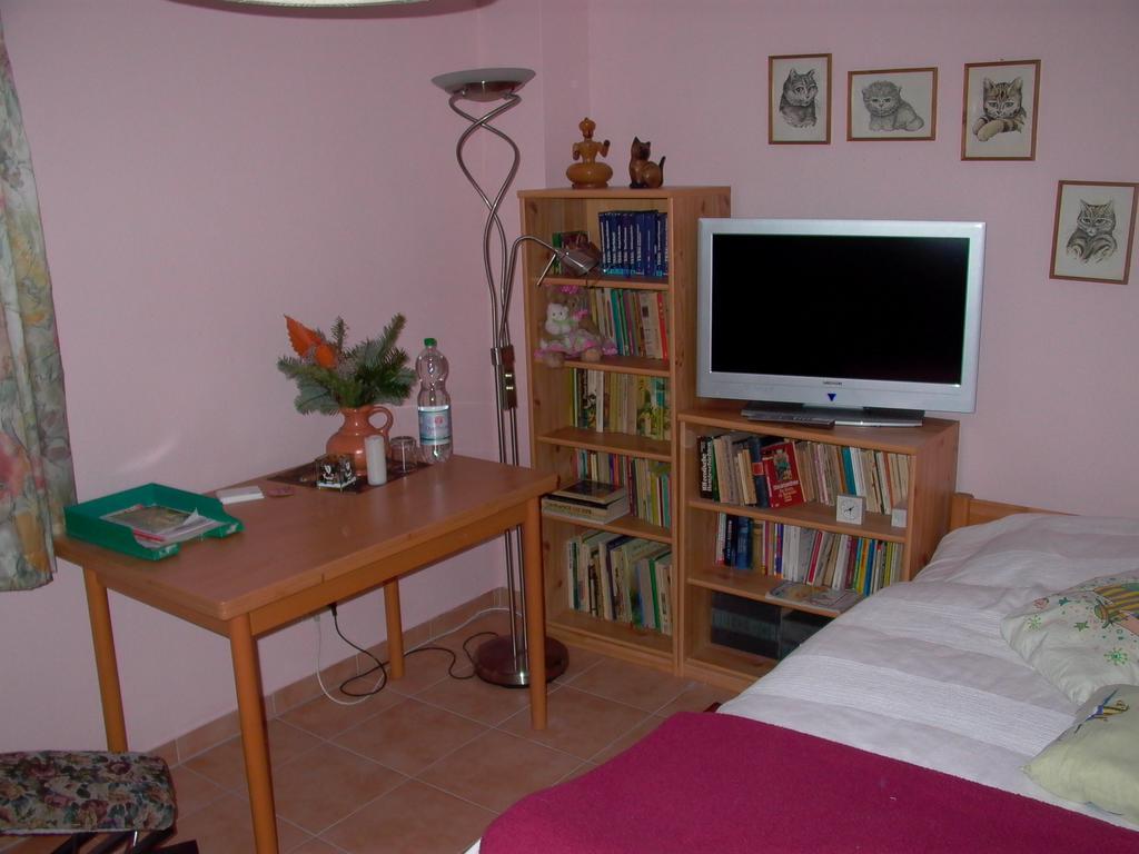 Gästezimmer Ferienwohnung VILLA ALEXA auch mit Wallbox Woltersdorf  Zimmer foto